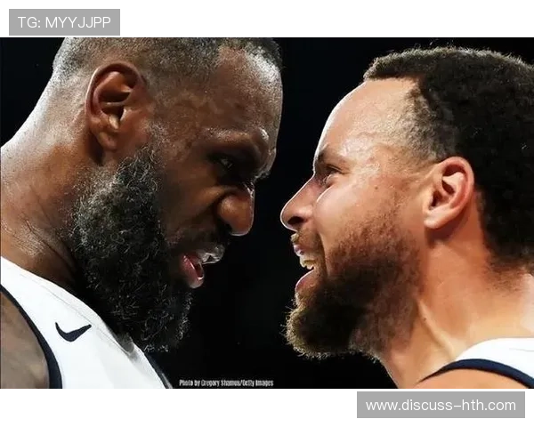 篮球世界杯决赛：美国队逆转胜利击败塞尔维亚夺冠，展现强大实力