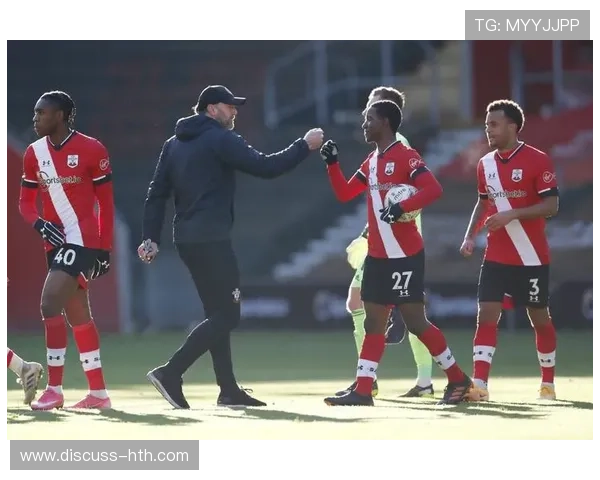 南安普顿足球俱乐部历史回顾与未来展望：从辉煌到挑战