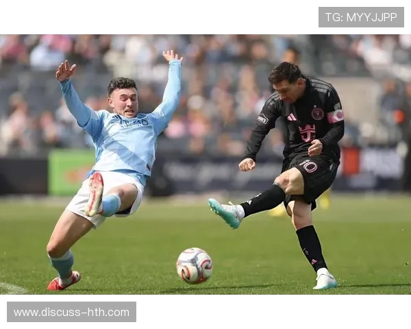 梅西加盟国际迈阿密首秀精彩瞬间回顾震撼球迷全球足球市场迎来新变革